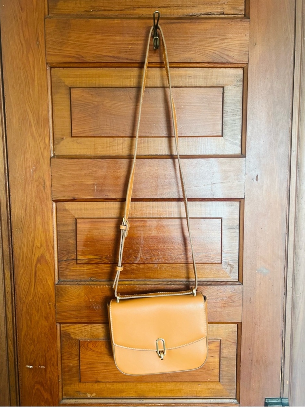 a new day Saddle Crossbody Bag with Gold-Tone Clasp